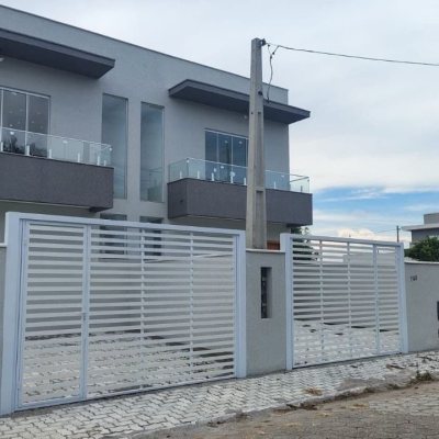 Sobrado Residencial com 90m², 2 quartos (sendo 2 suítes), 1 garagem, no bairro Ingleses do Rio Vermelho em Florianópolis