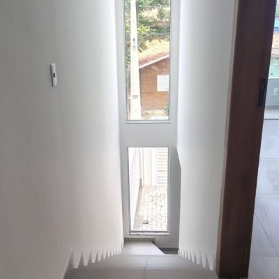 Sobrado Residencial com 90m², 2 quartos (sendo 2 suítes), 1 garagem, no bairro Ingleses do Rio Vermelho em Florianópolis