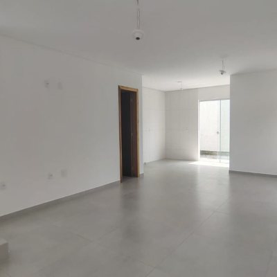 Sobrado Residencial com 90m², 2 quartos (sendo 2 suítes), 1 garagem, no bairro Ingleses do Rio Vermelho em Florianópolis