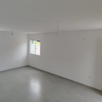Sobrado Residencial com 90m², 2 quartos (sendo 2 suítes), 1 garagem, no bairro Ingleses do Rio Vermelho em Florianópolis