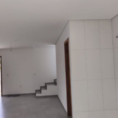 Sobrado Residencial com 90m², 2 quartos (sendo 2 suítes), 1 garagem, no bairro Ingleses do Rio Vermelho em Florianópolis