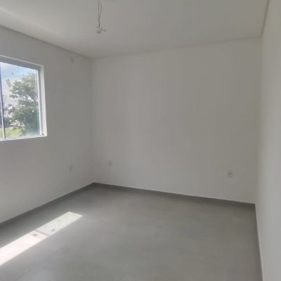 Sobrado Residencial com 90m², 2 quartos (sendo 2 suítes), 1 garagem, no bairro Ingleses do Rio Vermelho em Florianópolis