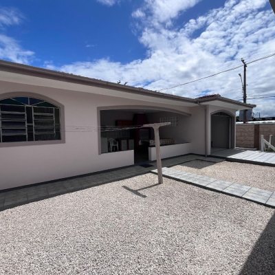 Casa Residencial com 166m², 3 quartos, 1 suíte, 2 garagens, no bairro Centro em Palhoça