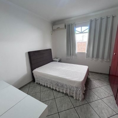 Casa Residencial com 166m², 3 quartos, 1 suíte, 2 garagens, no bairro Centro em Palhoça