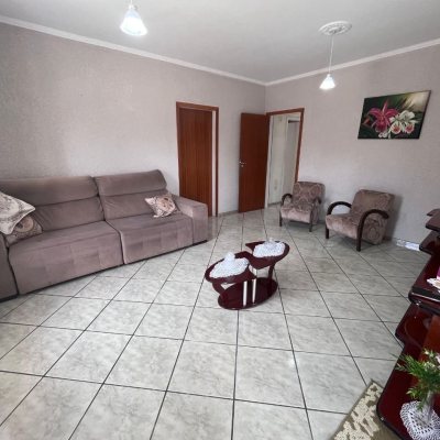Casa Residencial com 166m², 3 quartos, 1 suíte, 2 garagens, no bairro Centro em Palhoça