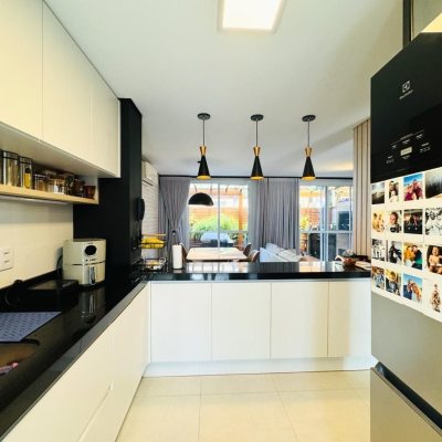 Casa em Condomínio com 96m², 3 quartos, 1 suíte, 1 garagem, no bairro Morro Das Pedras em Florianópolis