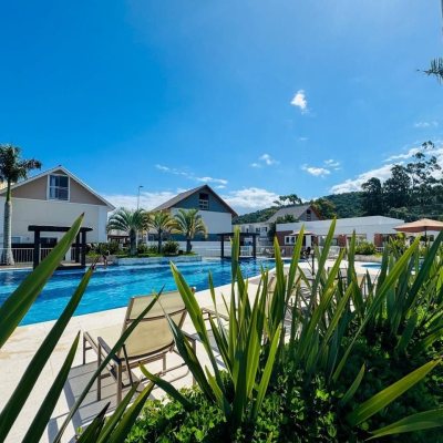 Casa em Condomínio com 96m², 3 quartos, 1 suíte, 1 garagem, no bairro Morro Das Pedras em Florianópolis