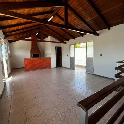 Casa Residencial com 238m², 3 quartos, 1 suíte, 4 garagens, no bairro Jardim Cidade De Florianópolis em São José