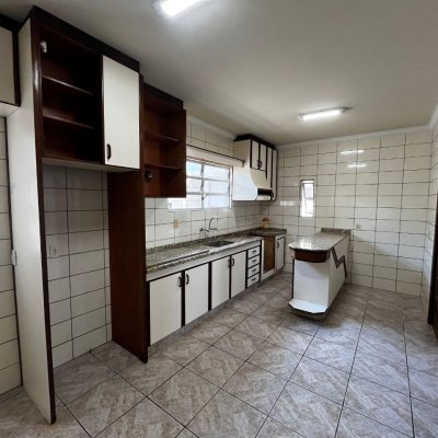 Casa Residencial com 238m², 3 quartos, 1 suíte, 4 garagens, no bairro Jardim Cidade De Florianópolis em São José