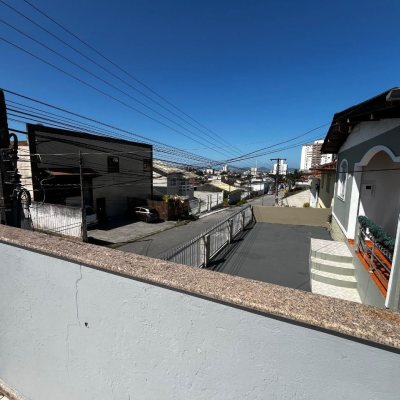 Casa Residencial com 238m², 3 quartos, 1 suíte, 4 garagens, no bairro Jardim Cidade De Florianópolis em São José