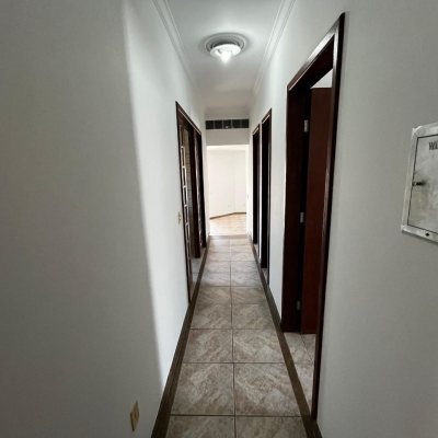 Casa Residencial com 238m², 3 quartos, 1 suíte, 4 garagens, no bairro Jardim Cidade De Florianópolis em São José