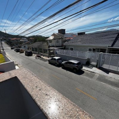 Casa Residencial com 238m², 3 quartos, 1 suíte, 4 garagens, no bairro Jardim Cidade De Florianópolis em São José