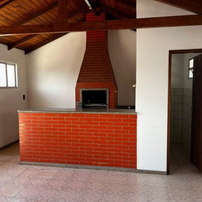 Casa Residencial com 238m², 3 quartos, 1 suíte, 4 garagens, no bairro Jardim Cidade De Florianópolis em São José