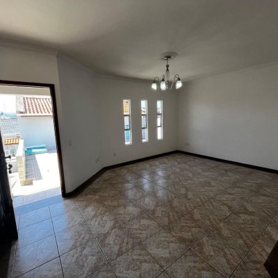 Casa Residencial com 238m², 3 quartos, 1 suíte, 4 garagens, no bairro Jardim Cidade De Florianópolis em São José