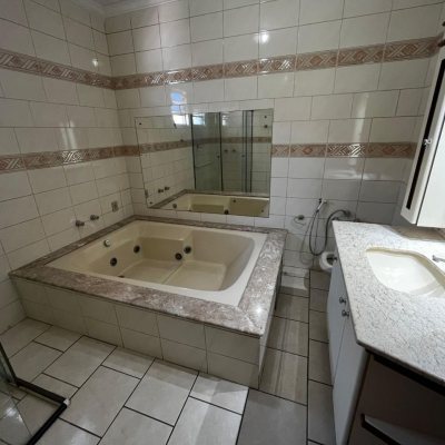 Casa Residencial com 238m², 3 quartos, 1 suíte, 4 garagens, no bairro Jardim Cidade De Florianópolis em São José