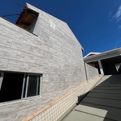 Casa Residencial com 238m², 3 quartos, 1 suíte, 4 garagens, no bairro Jardim Cidade De Florianópolis em São José