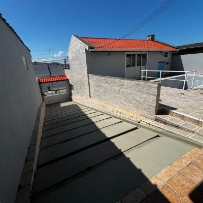 Casa Residencial com 238m², 3 quartos, 1 suíte, 4 garagens, no bairro Jardim Cidade De Florianópolis em São José