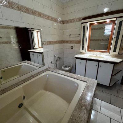 Casa Residencial com 238m², 3 quartos, 1 suíte, 4 garagens, no bairro Jardim Cidade De Florianópolis em São José