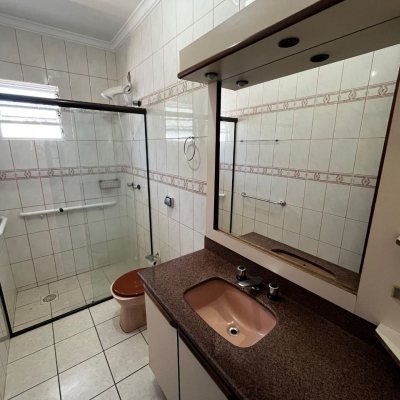 Casa Residencial com 238m², 3 quartos, 1 suíte, 4 garagens, no bairro Jardim Cidade De Florianópolis em São José