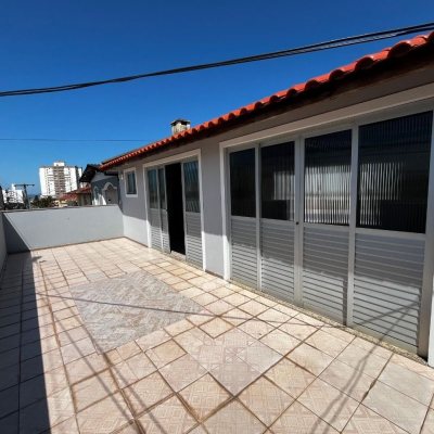 Casa Residencial com 238m², 3 quartos, 1 suíte, 4 garagens, no bairro Jardim Cidade De Florianópolis em São José