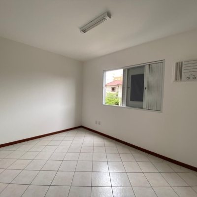 Apartamentos com 82m², 2 quartos, 1 suíte, 1 garagem, no bairro Pantanal em Florianópolis