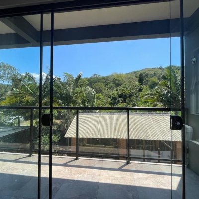 Casa em Condomínio com 225m², 5 quartos, 3 garagens, no bairro Campeche em Florianópolis