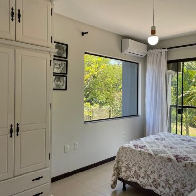 Casa em Condomínio com 225m², 5 quartos, 3 garagens, no bairro Campeche em Florianópolis