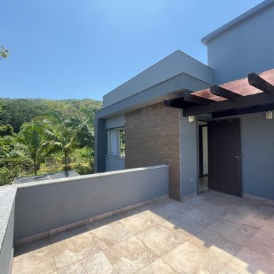 Casa em Condomínio com 225m², 5 quartos, 3 garagens, no bairro Campeche em Florianópolis