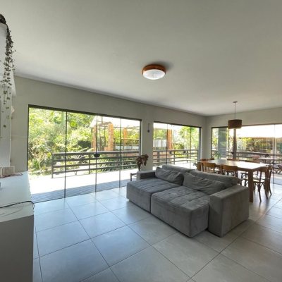 Casa em Condomínio com 225m², 5 quartos, 3 garagens, no bairro Campeche em Florianópolis