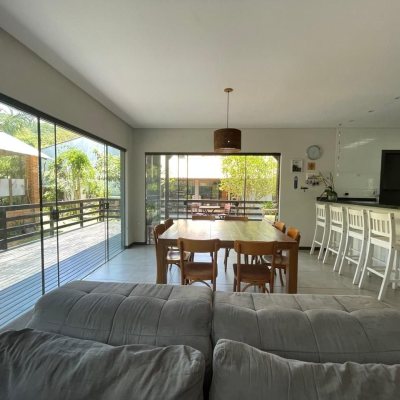 Casa em Condomínio com 225m², 5 quartos, 3 garagens, no bairro Campeche em Florianópolis
