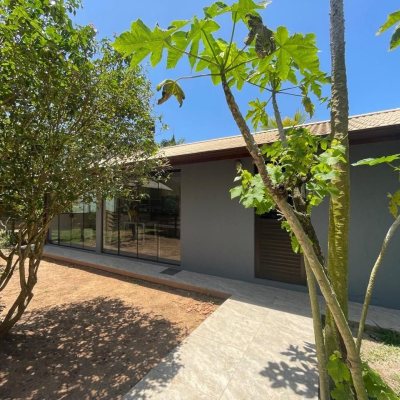 Casa em Condomínio com 225m², 5 quartos, 3 garagens, no bairro Campeche em Florianópolis