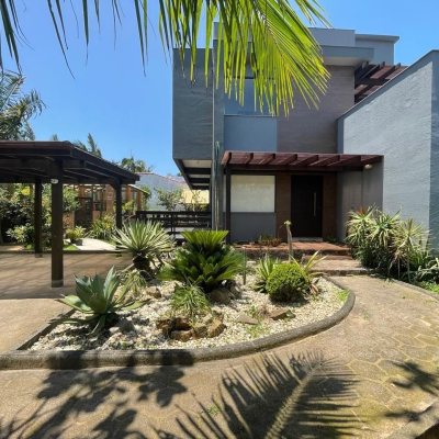 Casa em Condomínio com 225m², 5 quartos, 3 garagens, no bairro Campeche em Florianópolis