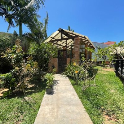 Casa em Condomínio com 225m², 5 quartos, 3 garagens, no bairro Campeche em Florianópolis