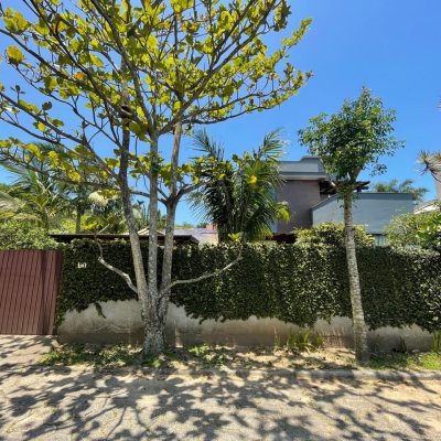 Casa em Condomínio com 225m², 5 quartos, 3 garagens, no bairro Campeche em Florianópolis