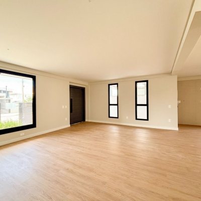 Sobrado Residencial com 201m², 4 quartos, 2 suítes, 2 garagens, no bairro Ingleses do Rio Vermelho em Florianópolis
