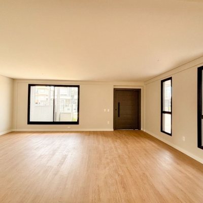 Sobrado Residencial com 201m², 4 quartos, 2 suítes, 2 garagens, no bairro Ingleses do Rio Vermelho em Florianópolis