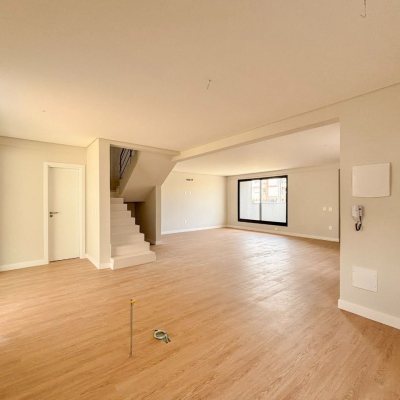 Sobrado Residencial com 201m², 4 quartos, 2 suítes, 2 garagens, no bairro Ingleses do Rio Vermelho em Florianópolis