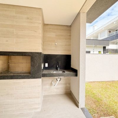 Sobrado Residencial com 201m², 4 quartos, 2 suítes, 2 garagens, no bairro Ingleses do Rio Vermelho em Florianópolis