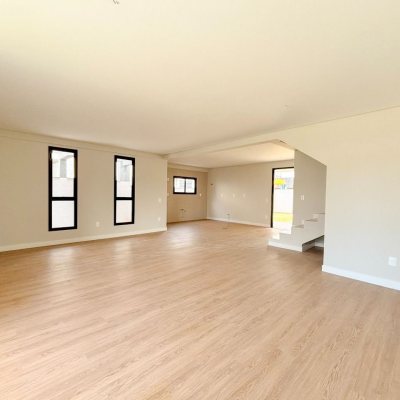Sobrado Residencial com 201m², 4 quartos, 2 suítes, 2 garagens, no bairro Ingleses do Rio Vermelho em Florianópolis