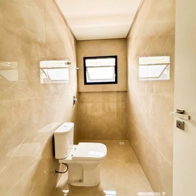 Sobrado Residencial com 201m², 4 quartos, 2 suítes, 2 garagens, no bairro Ingleses do Rio Vermelho em Florianópolis