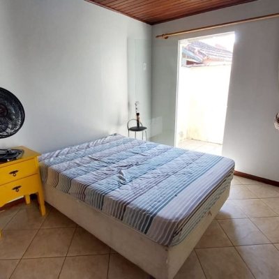 Casa Residencial com 65m², 2 quartos, 1 garagem, no bairro Campeche em Florianópolis