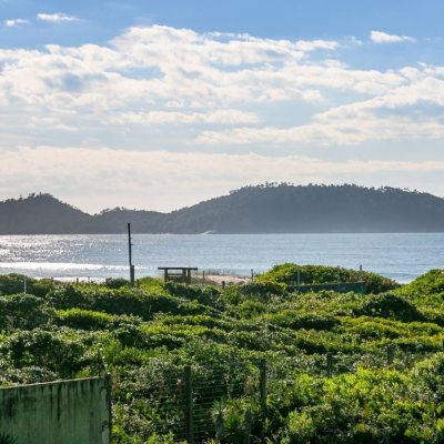 Casa Residencial com 65m², 2 quartos, 1 garagem, no bairro Campeche em Florianópolis