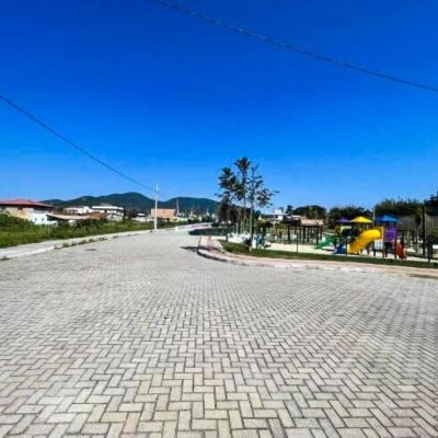 Sobrado Residencial com 200m², 4 quartos (sendo 4 suítes), 3 garagens, no bairro Ingleses do Rio Vermelho em Florianópolis
