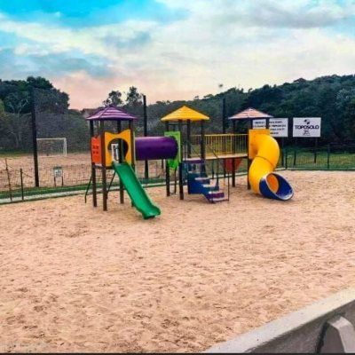 Sobrado Residencial com 200m², 4 quartos (sendo 4 suítes), 3 garagens, no bairro Ingleses do Rio Vermelho em Florianópolis