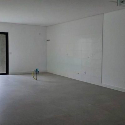 Sobrado Residencial com 200m², 4 quartos (sendo 4 suítes), 3 garagens, no bairro Ingleses do Rio Vermelho em Florianópolis
