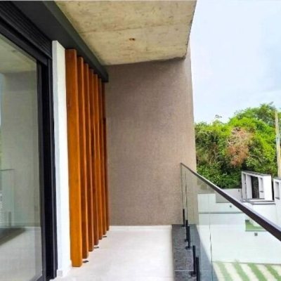 Sobrado Residencial com 200m², 4 quartos (sendo 4 suítes), 3 garagens, no bairro Ingleses do Rio Vermelho em Florianópolis