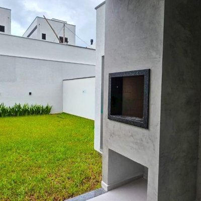 Sobrado Residencial com 200m², 4 quartos (sendo 4 suítes), 3 garagens, no bairro Ingleses do Rio Vermelho em Florianópolis