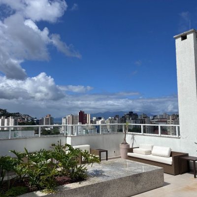 Apartamentos com 49m², 1 quarto, 1 garagem, no bairro Centro em Florianópolis