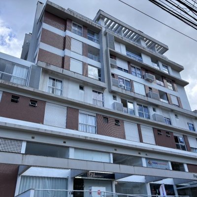 Apartamentos com 49m², 1 quarto, 1 garagem, no bairro Centro em Florianópolis