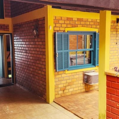 Sobrado Residencial com 180m², 5 quartos (sendo 1 suíte), 2 garagens, no bairro Ribeirão Da Ilha em Florianópolis